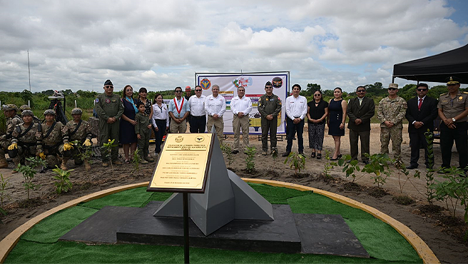 Colocan primera piedra para la construcción de la nueva base aérea de la FAP