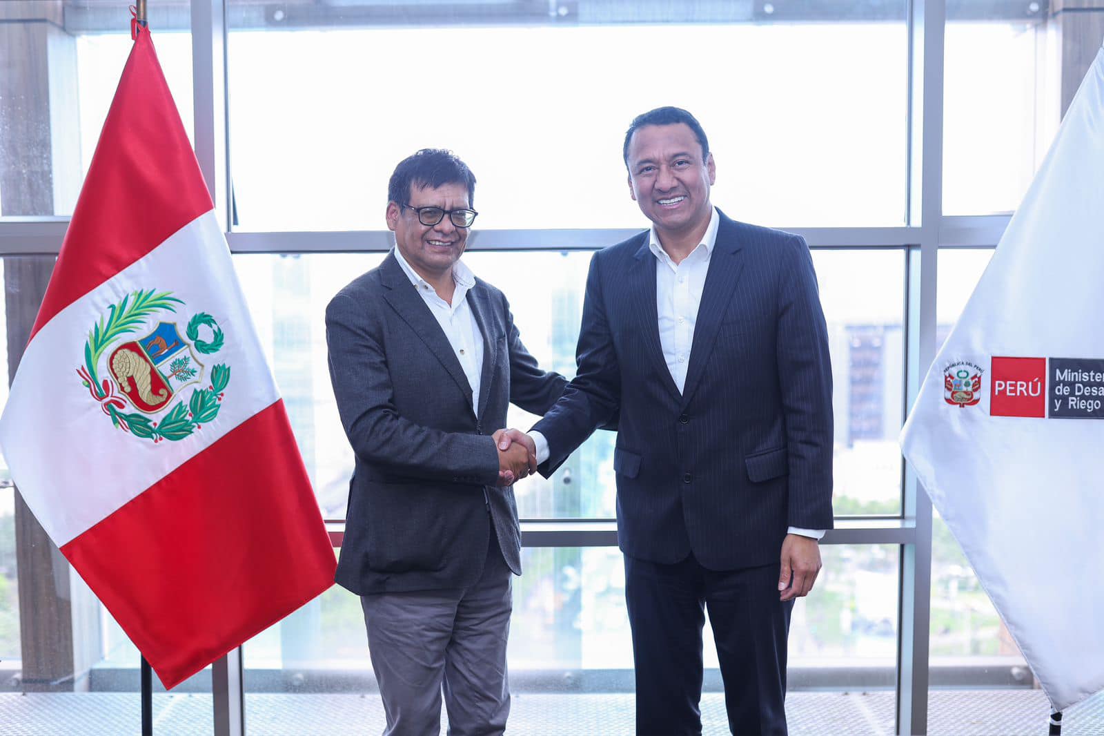 Fotografía del Ministro de Agricultura y Director Ejecutivo de la MRDLA.