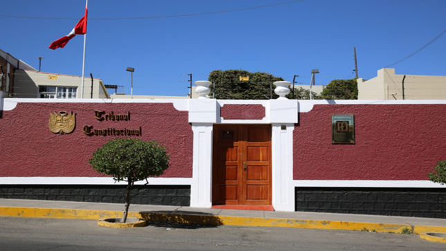 Biblioteca del Tribunal Constitucional en Arequipa es visitada por estudiantes universitarios