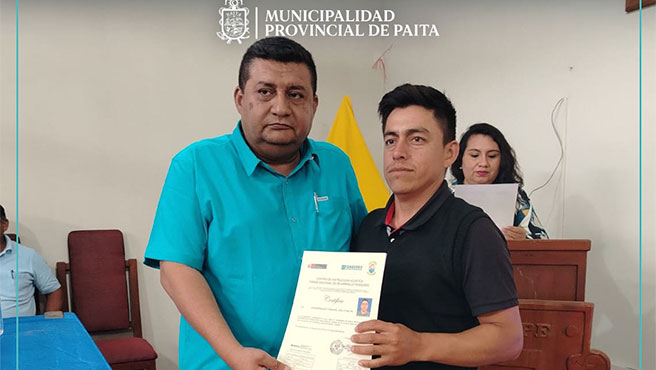 Municipalidad entregó certificados de capacitación a pescadores artesanales de Vichayal.