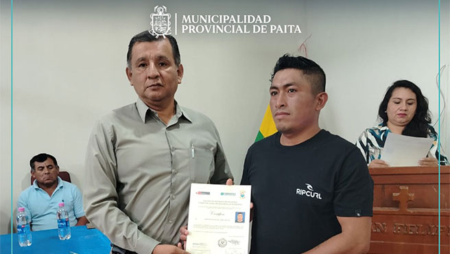 Municipalidad entregó certificados de capacitación a pescadores artesanales de Vichayal.