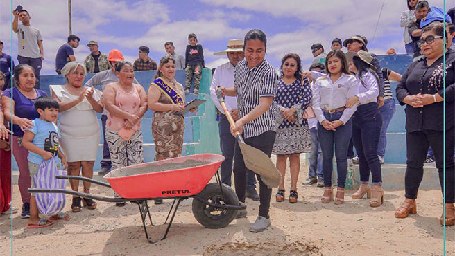 Alcalde coloca la primera piedra para polideportivo losas gemelas.
