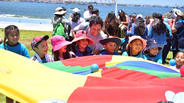 Un grupo de estudiantes, padres de familia y profesoras de la I.E. 257 Sor Ana de Los Ángeles visitaron el Malecón Costero por el día de la Declaración de los Derechos del Niño.