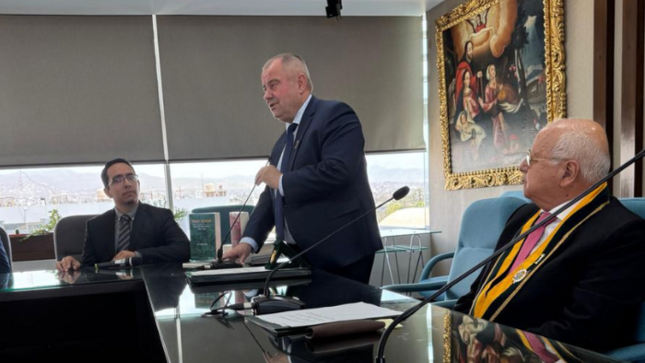 Universidad de Varsovia realiza visita académica en Arequipa