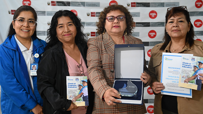 La UGEL05 recibió un reconocimiento por su ardua labor impulsadora y guiadora.