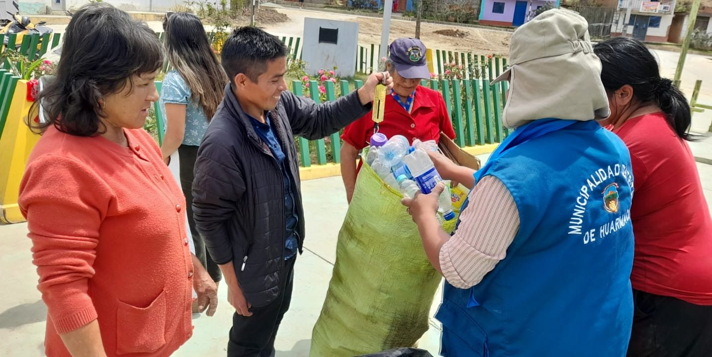 Programa Municipal EDUCCA realiza campaรฑas de Eco Trueque