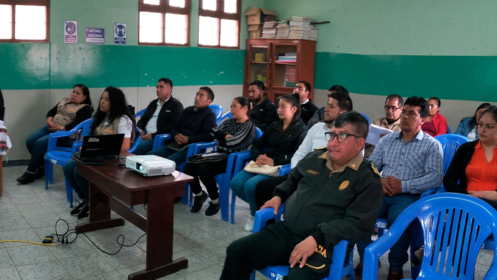 Paccha firma alianza con CARE Perú para erradicar el analfabetismo