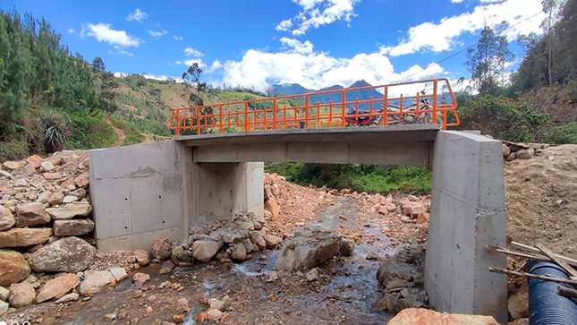 Finaliza construcción del puente Chontabamba - Nuevo Oriente