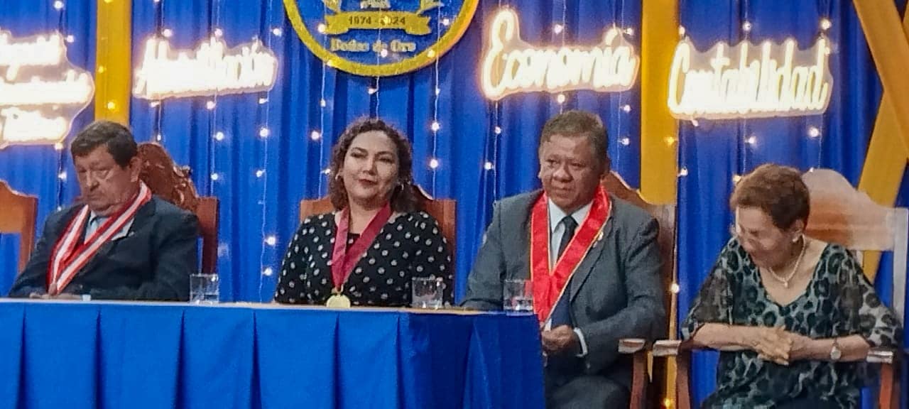 GOREL presente en bodas de oro de la Facultad de Ciencias Económicas y de Negocios de la UNAP
