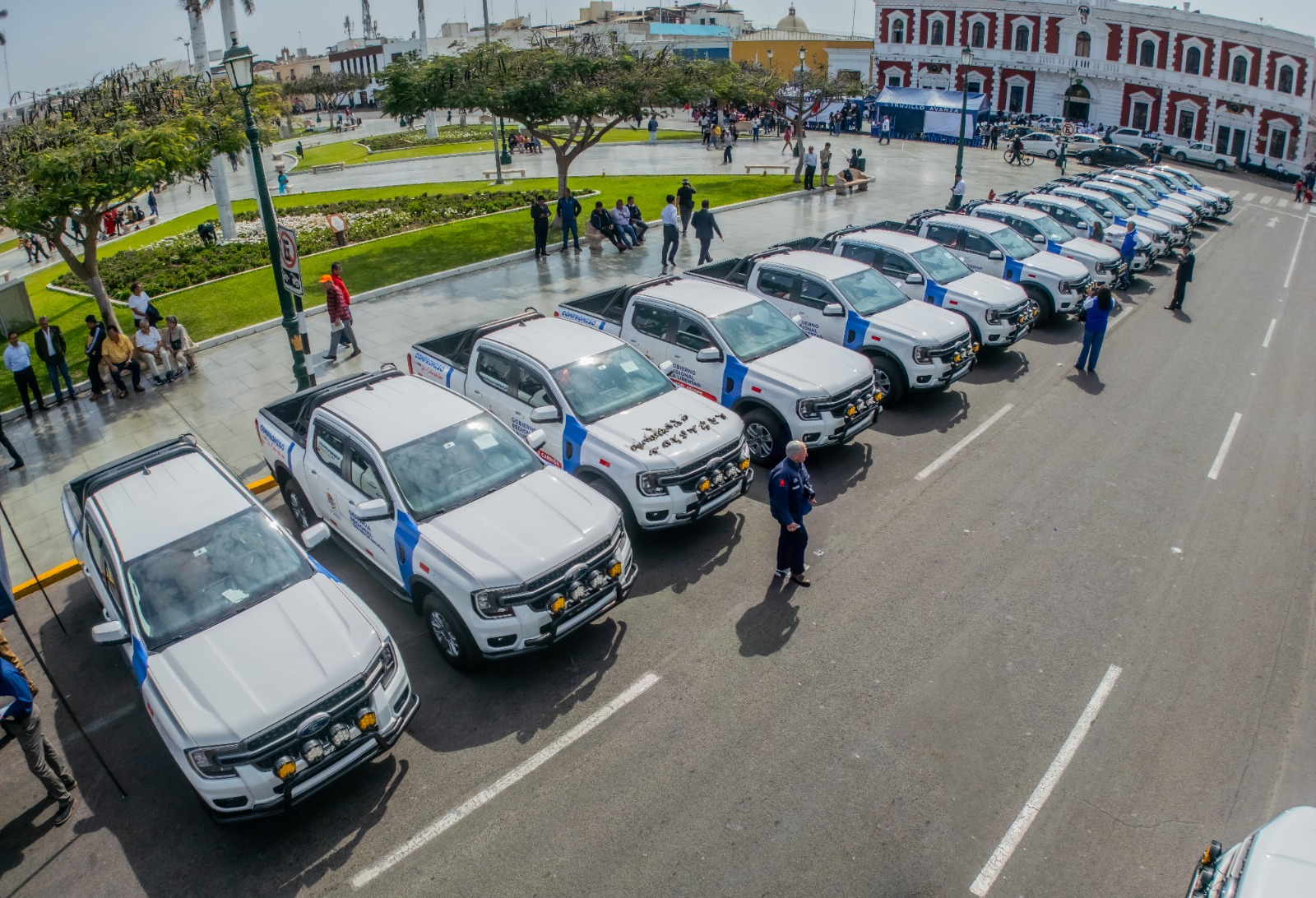 Gore Implementa Centros De Salud Con 11 Ambulancias Y A Ugeles Con 17 Camionetas