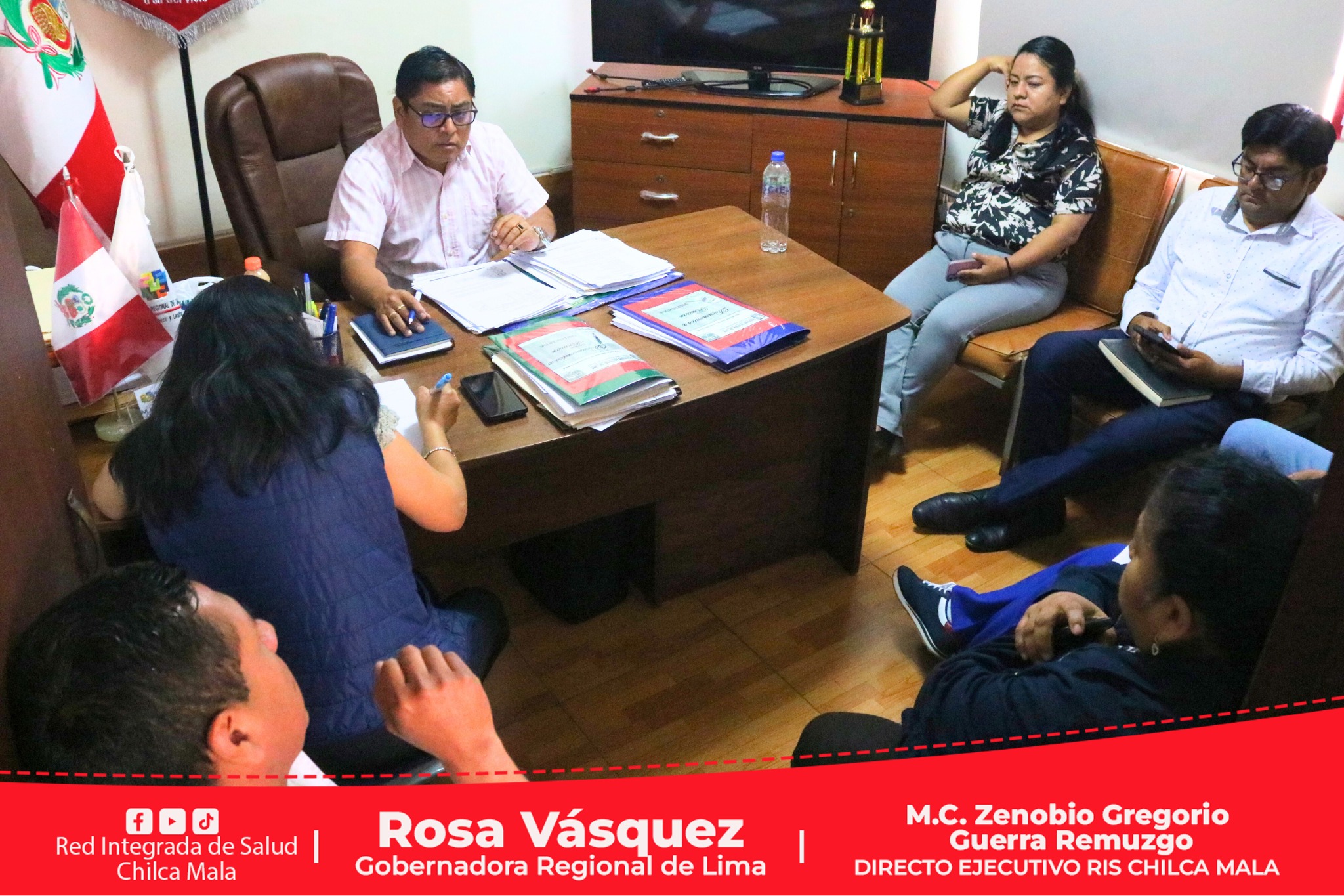 Director Ejecutivo de la RIS Chilca Mala sostiene reunión de coordinación con su equipo de gestión.