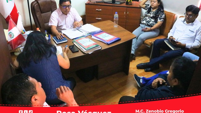 Director Ejecutivo de la RIS Chilca Mala sostiene reunión de coordinación con su equipo de gestión.