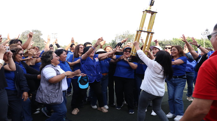 equipo campeón de los juegos por el día de directivo