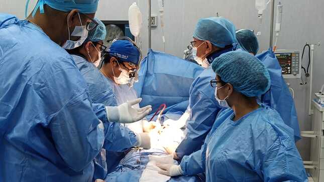 La cirugía ayuda a reincorporar al niño a su actividad normal, señaló el Dr. Dr. Hersey Barriga, jefe del Servicio de Ortopedia y Traumatología.