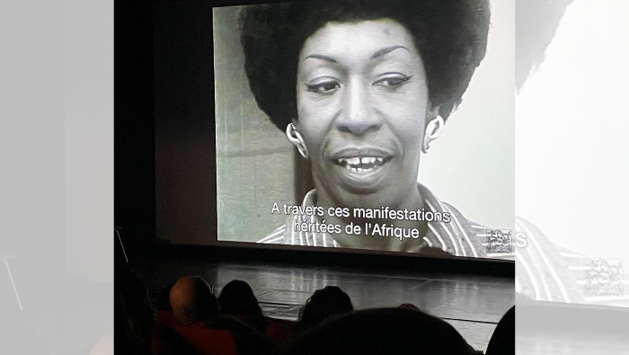 Presentan en París edición bilingüe de “Ritmo: el eterno organizador” de Victoria Santa Cruz
