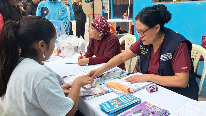 Más de 400 estudiantes de Villa María del Triunfo reciben el Paquete Integral Adolescente