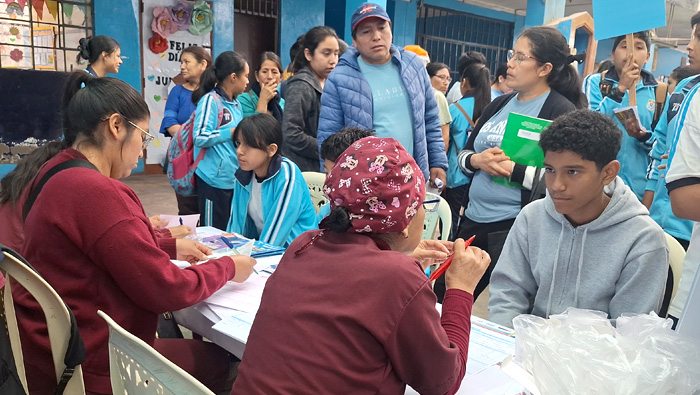 Más de 400 estudiantes de Villa María del Triunfo reciben el Paquete Integral Adolescente