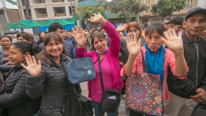 Padres acompañaron a sus hijos y los esperaron durante varias horas mientras rendían el Examen Nacional de Preselección de Beca 18-2025