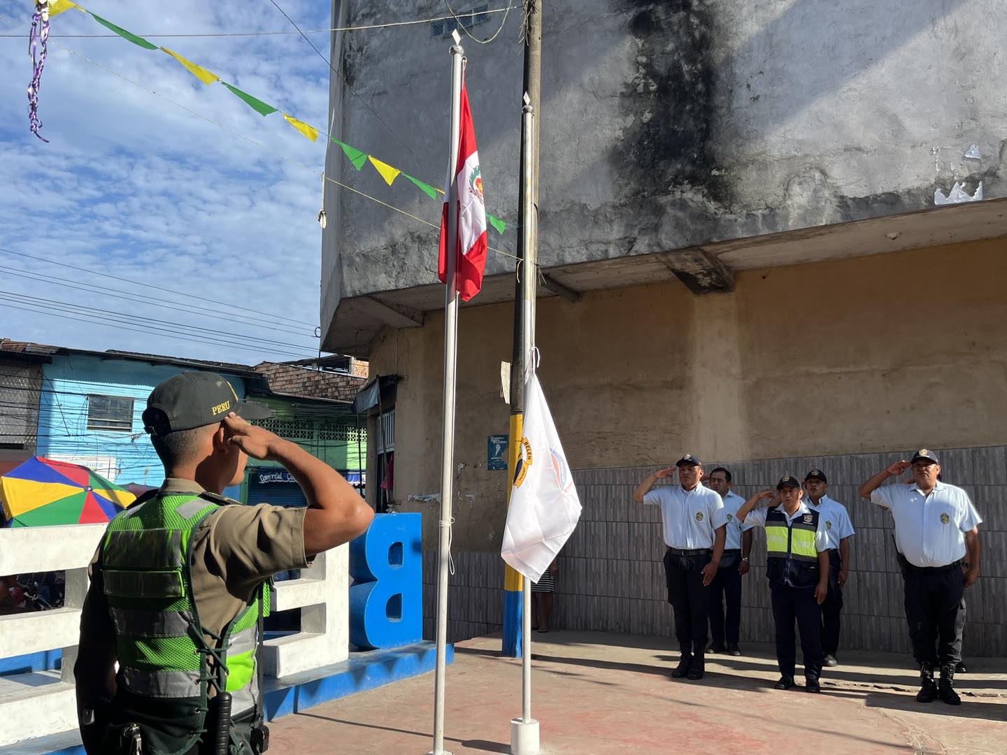 Emotiva ceremonia de izamiento del Pabellón Nacional en la Alameda Integración Calle 7.