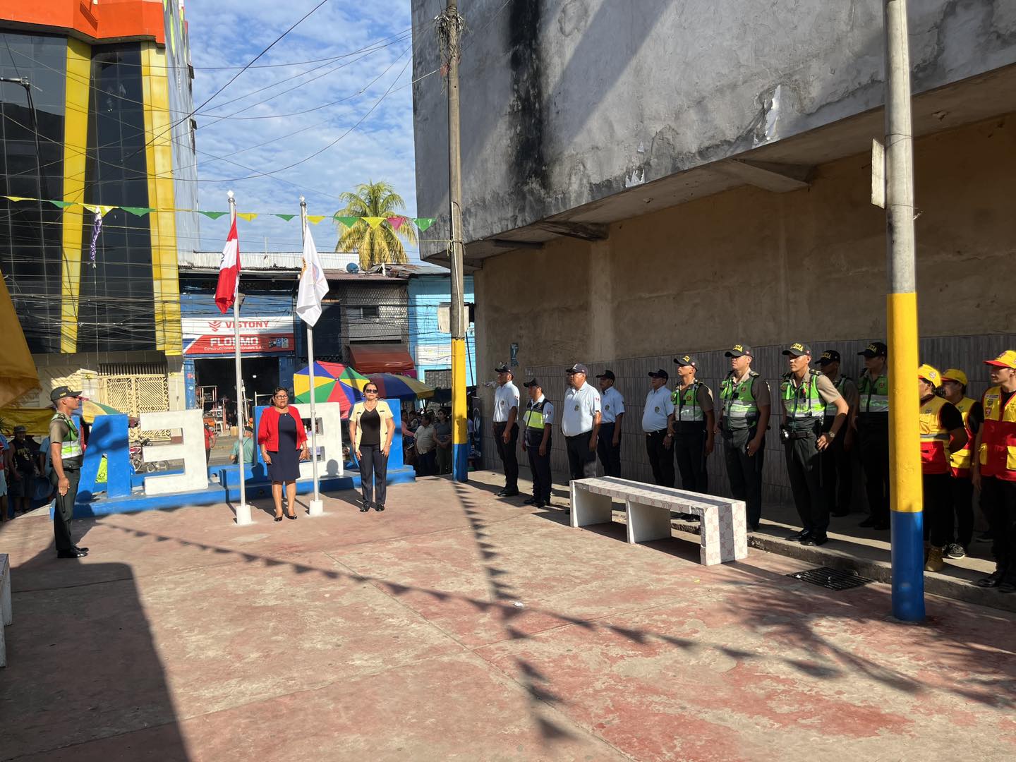 Emotiva ceremonia de izamiento del Pabellón Nacional en la Alameda Integración Calle 7.