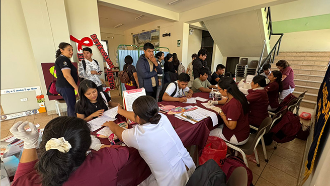 "Unidos en la Prevención del VIH: Por el Día Mundial del Sida, la Red de Salud Lambayeque realiza jornadas educativas”.
