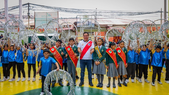 CON UNA INVERSIÓN DE S/.  740,472.70 DE SOLES WILLIAM PEÑA FARFÁN ENTREGÓ OBRA EN EL COLEGIO N° 51021 - CHACHACOMAYOC. 