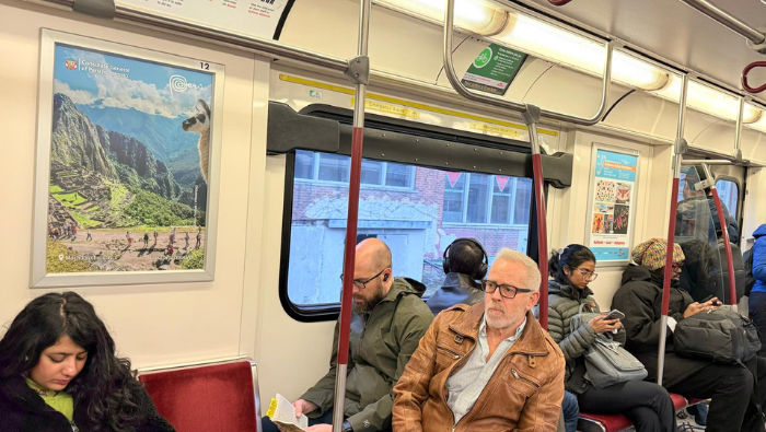 Atractivos turísticos del país se proyectan en estaciones y trenes de Toronto