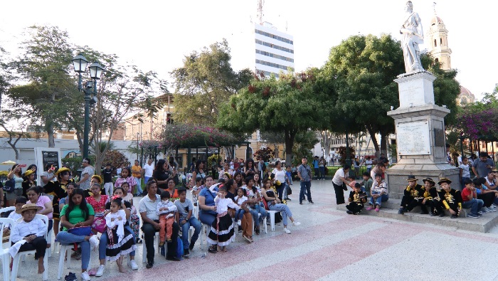 Retreta cultural en Plaza de Armas