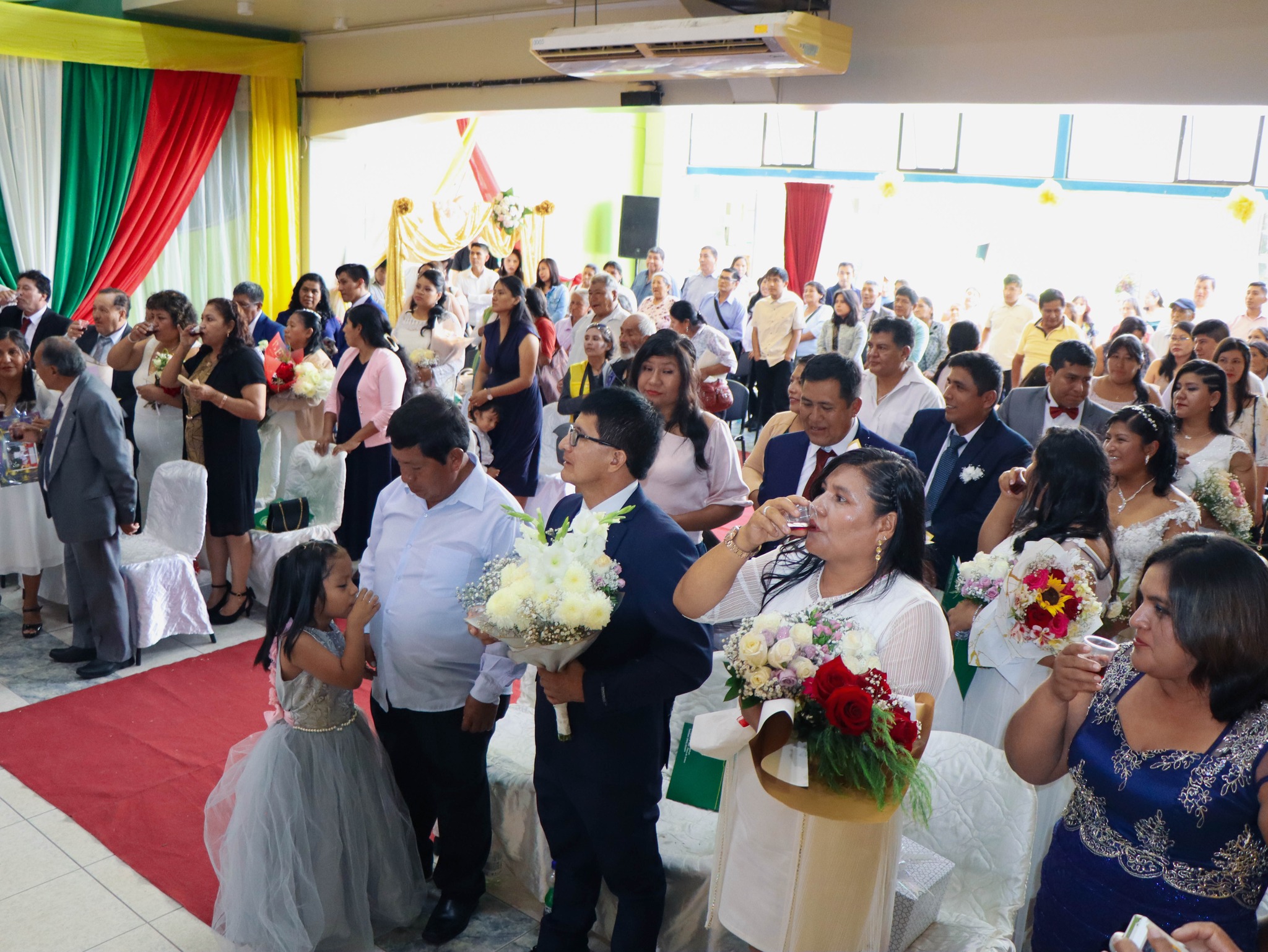 Se llevó a cabo la ceremonia de matrimonio civil comunitario con la presencia del alcalde