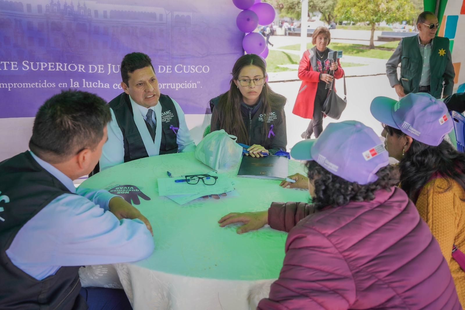 Corte Superior de Justicia de Cusco reafirma su compromiso con la lucha contra la violencia hacia las mujeres en feria informativa