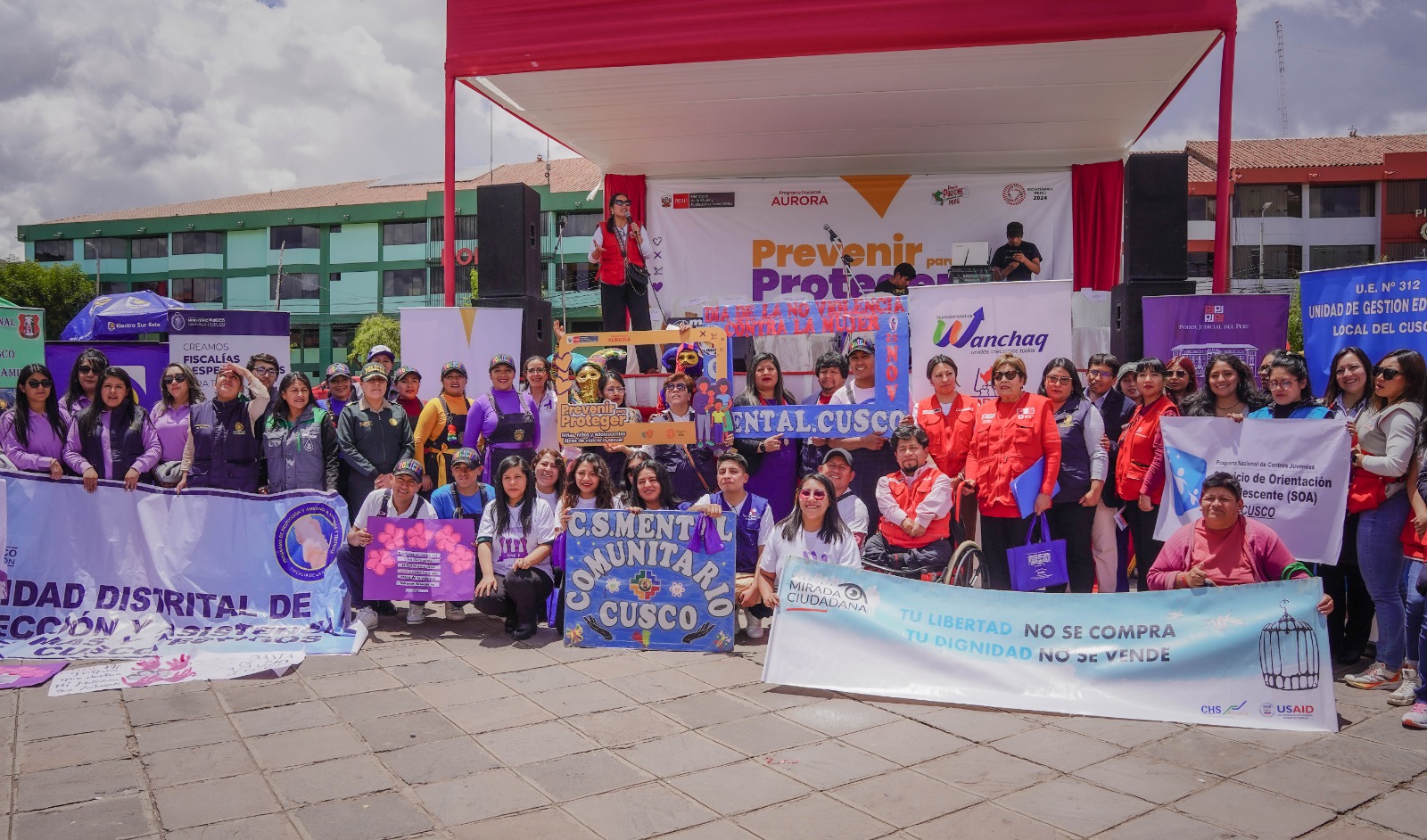 Corte Superior de Justicia de Cusco reafirma su compromiso con la lucha contra la violencia hacia las mujeres en feria informativa