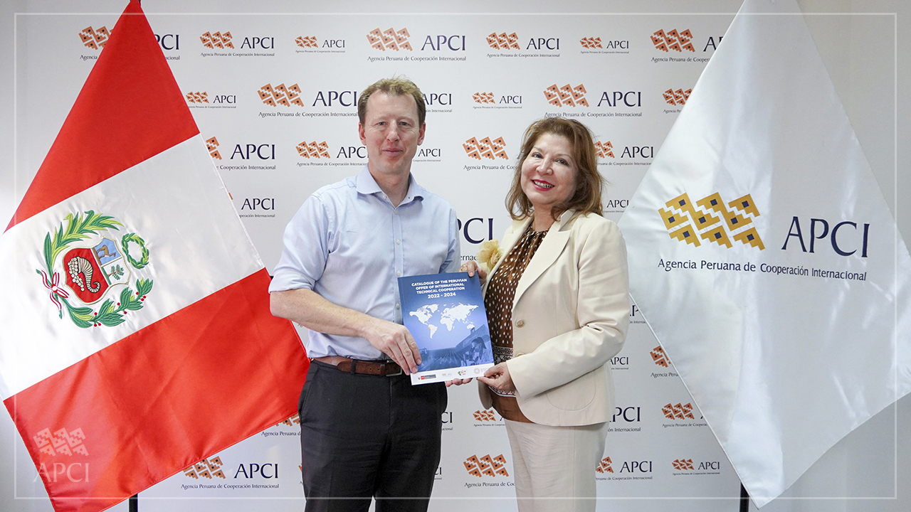 APCI recibe visita protocolar del embajador del Reino Unido
