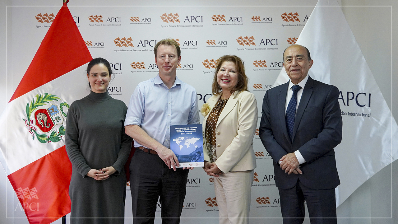 APCI recibe visita protocolar del embajador del Reino Unido
