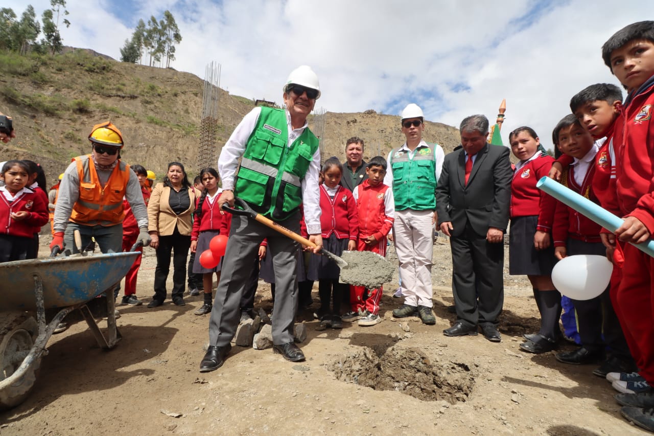 CONSTRUCCIÓN DEL POLIDEPORTIVO LAS DELICIAS EN HUACRACHUCO