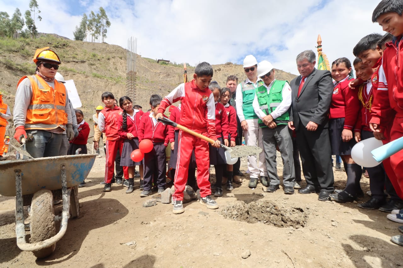 CONSTRUCCIÓN DEL POLIDEPORTIVO LAS DELICIAS EN HUACRACHUCO