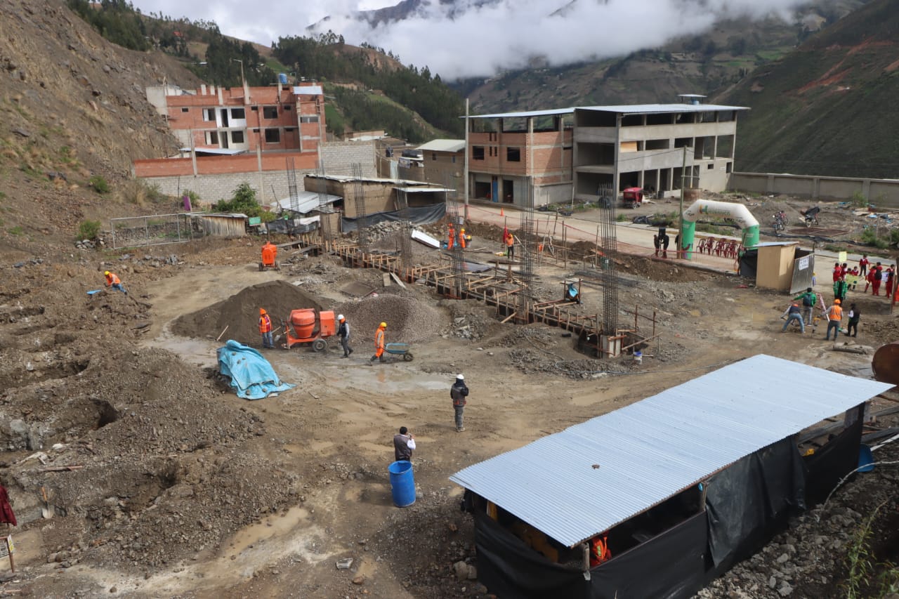 CONSTRUCCIÓN DEL POLIDEPORTIVO LAS DELICIAS EN HUACRACHUCO