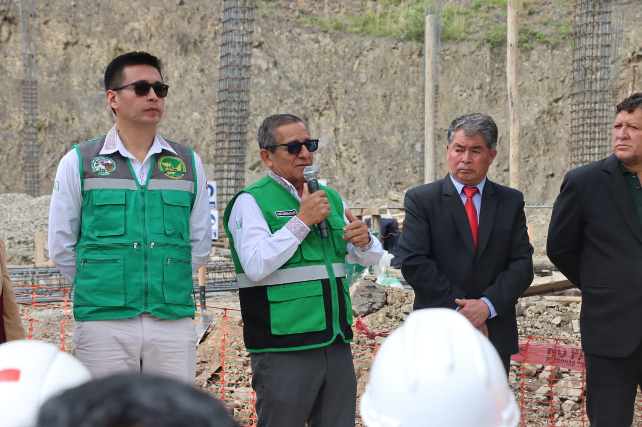CONSTRUCCIÓN DEL POLIDEPORTIVO LAS DELICIAS EN HUACRACHUCO