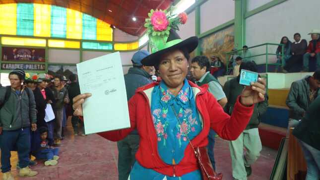Entrega de títulos propiedad rurales en Huacrachuco, provincia de Marañón.