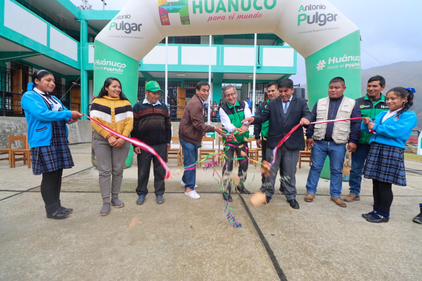 INAGURACIÓN DEL COLEGIO DE CARHUAPATA, EN JACAS GRANDE, PROVINCIA DE HUAMALÍES.