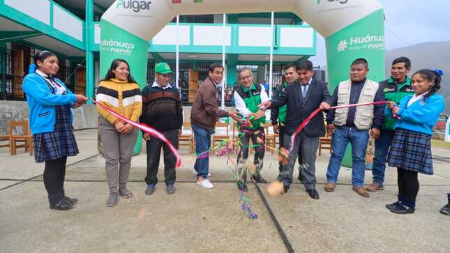INAGURACIÓN DEL COLEGIO DE CARHUAPATA, EN JACAS GRANDE, PROVINCIA DE HUAMALÍES.