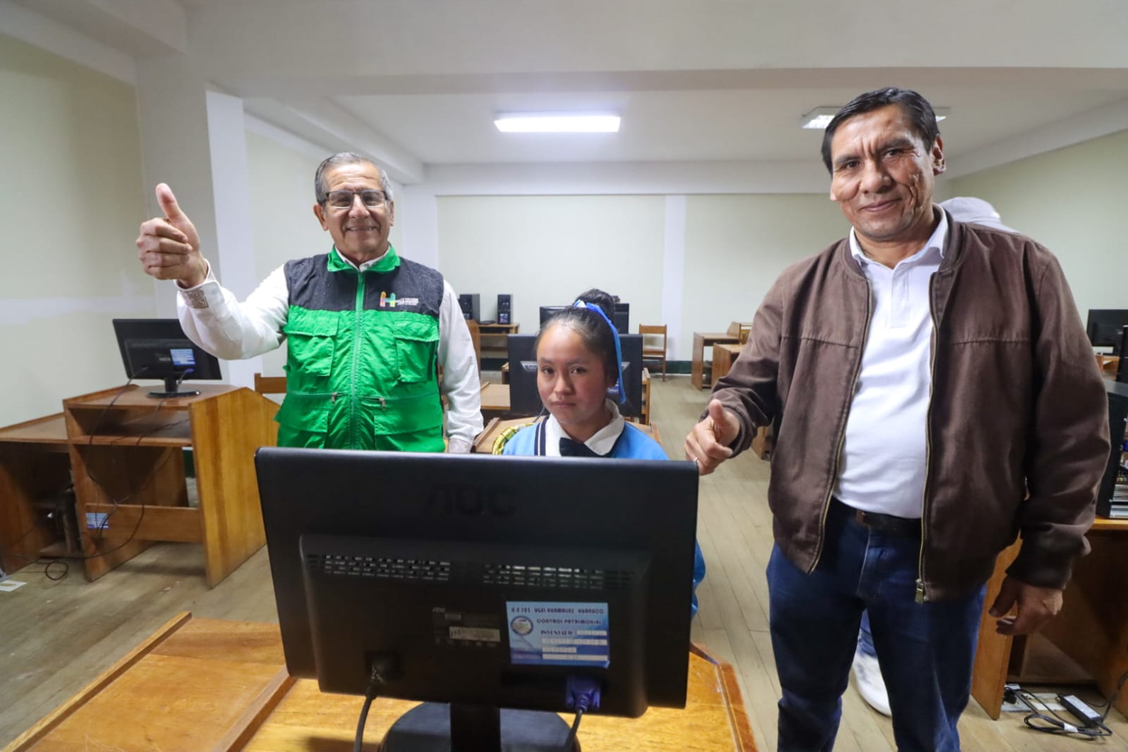INAGURACIÓN DEL COLEGIO DE CARHUAPATA, EN JACAS GRANDE, PROVINCIA DE HUAMALÍES.