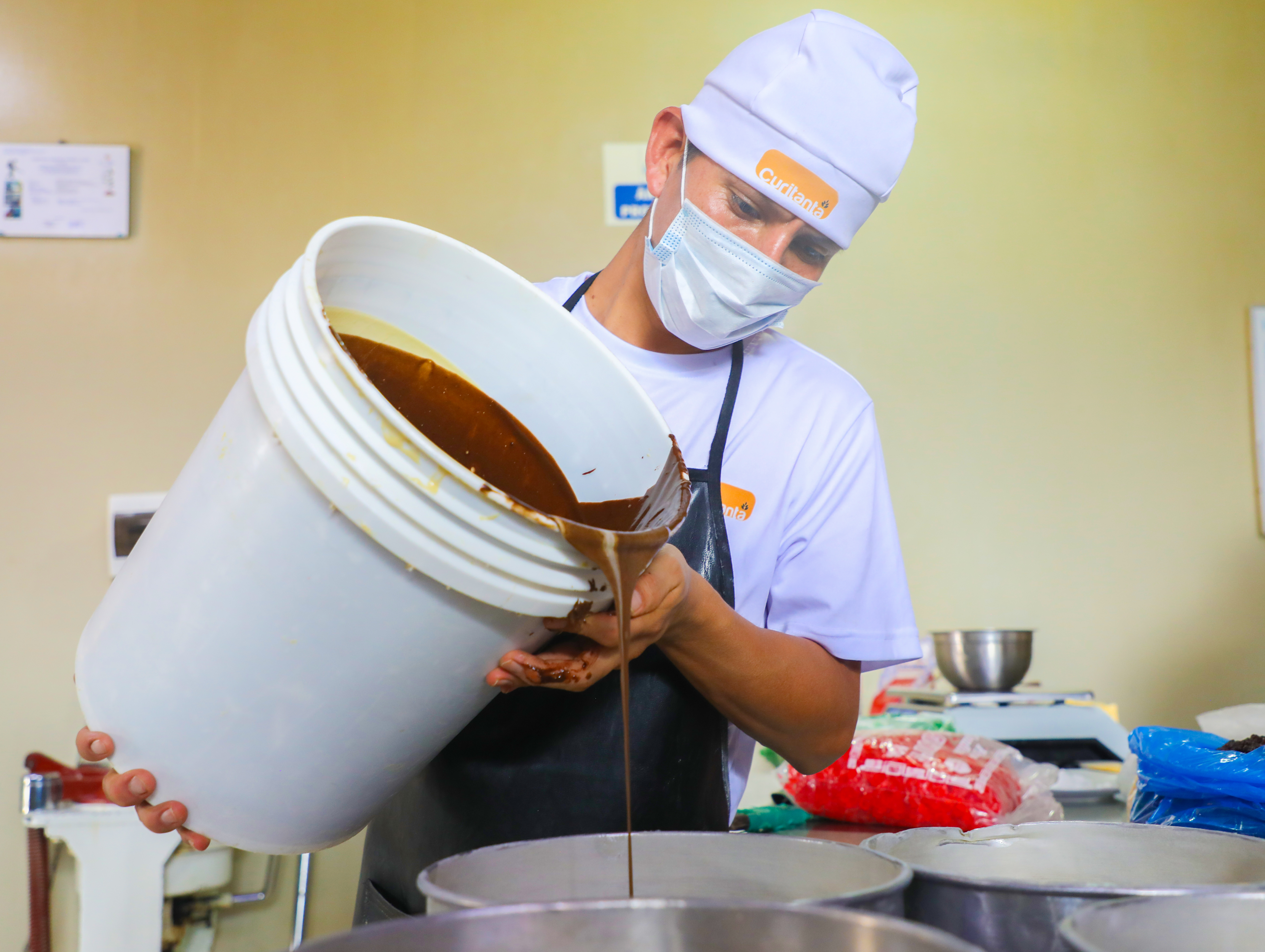 INTERNOS DEL PENAL DE HUÁNUCO ELABORAN PANETONES PARA NAVIDAD Y AÑO NUEVO