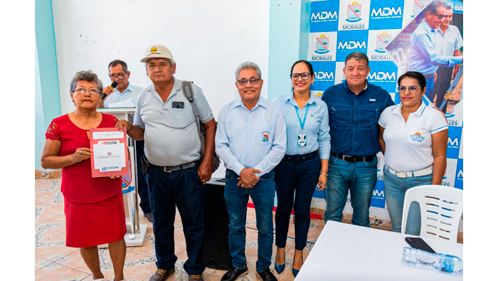 Entrega de tรญtulos de propiedad urbana a beneficiarios del distrito de Morales.