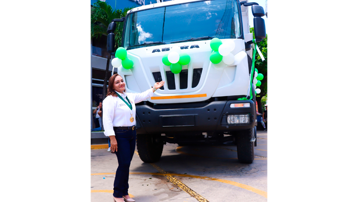 Gesti贸n municipal recepciona maquinarias del MINAM.