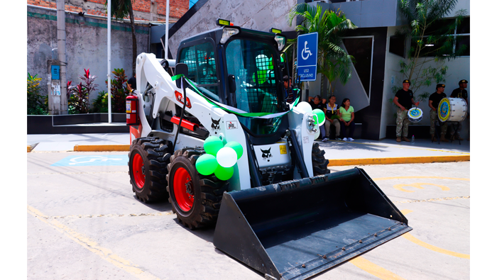Gesti贸n municipal recepciona maquinarias del MINAM.