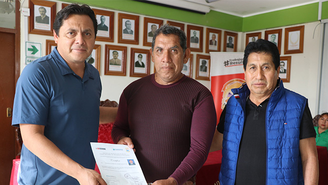 Alcalde participa en Ceremonia de entrega de certificación tras capacitación a pescadores artesanales de Huarmey.