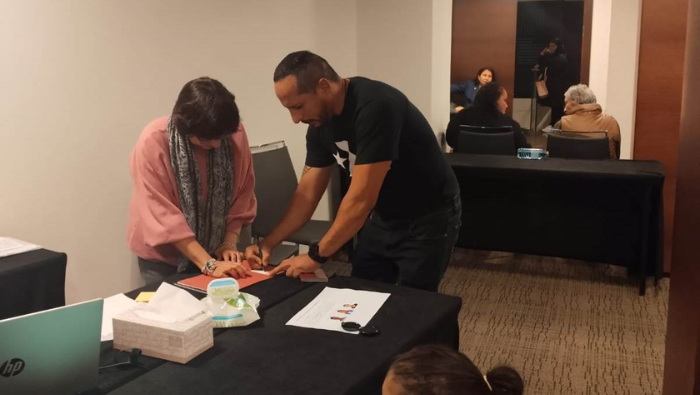 Peruanos residentes en Alicante reciben atención consular itinerante