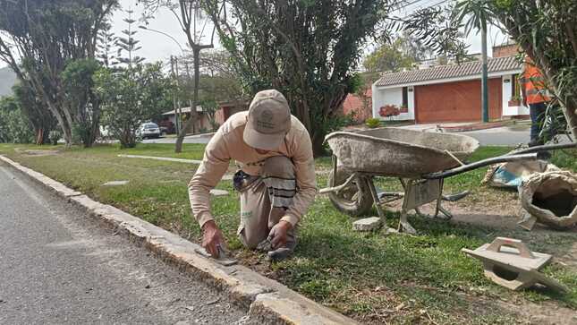 Municipalidad de La Molina renueva sardineles y veredas para mejorar la seguridad y el mantenimiento vial del distrito