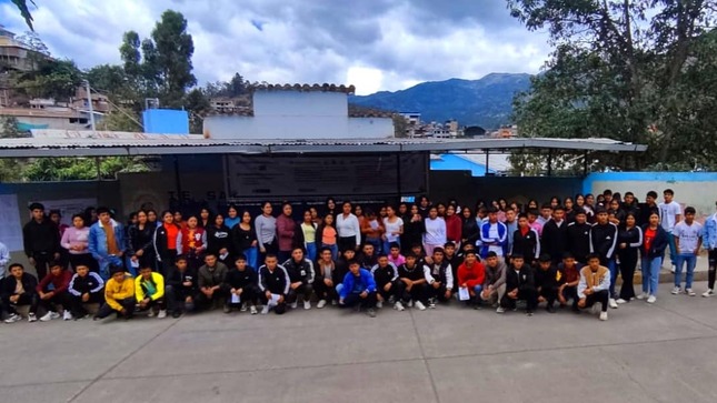 Municipalidad apoya a estudiantes para el examen de preselección a Beca 1 8-2025