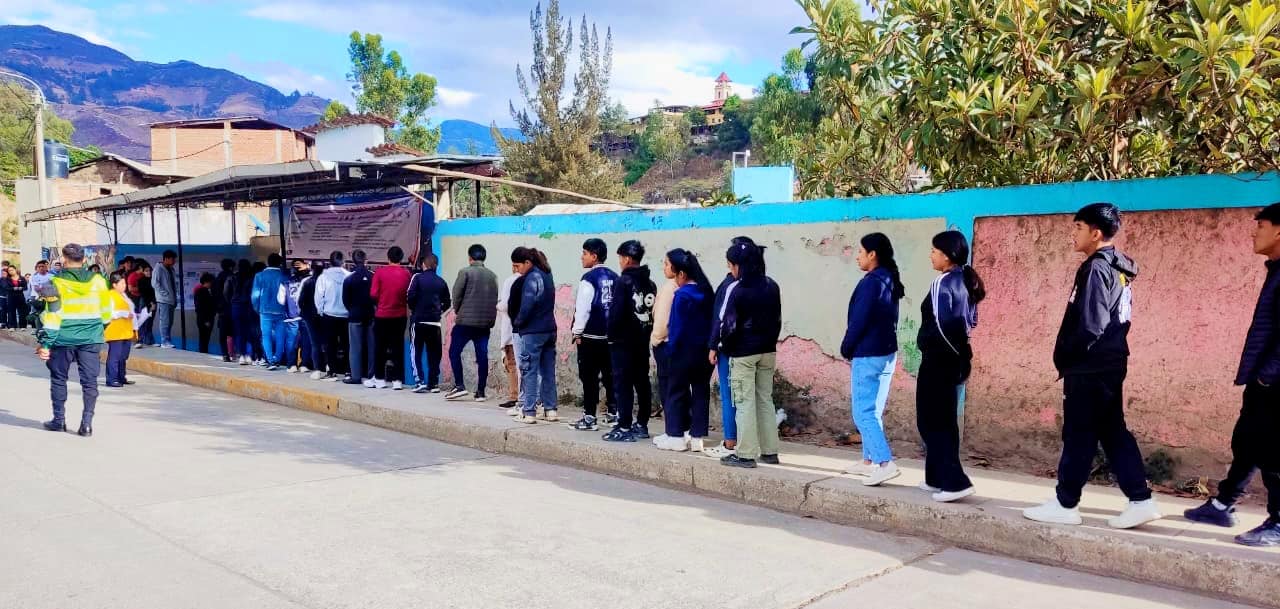 Municipalidad apoya a estudiantes para el examen de preselección a Beca 1 8-2025
